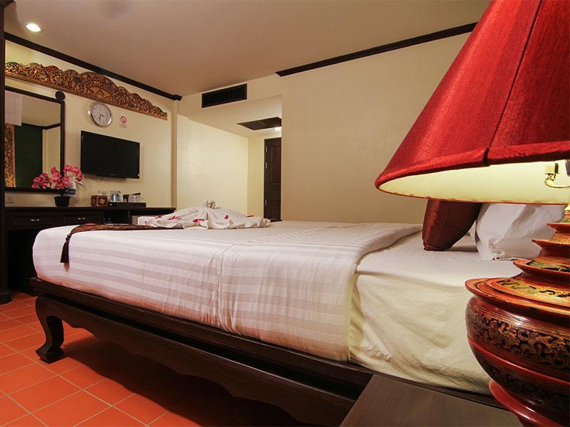 Pl Guesthouse Patong Exterior photo